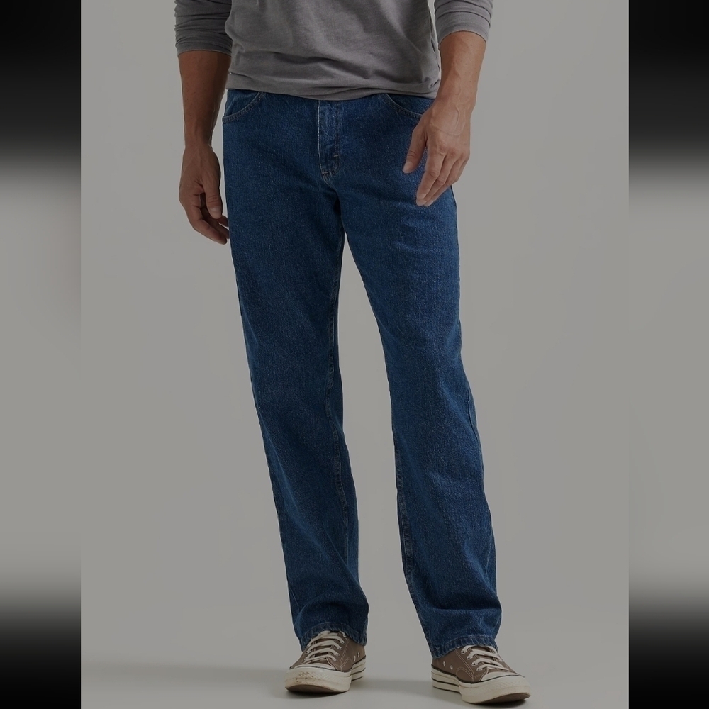 Wrangler Authentics Relaxed Straight Jeans. Size 38x29. New.